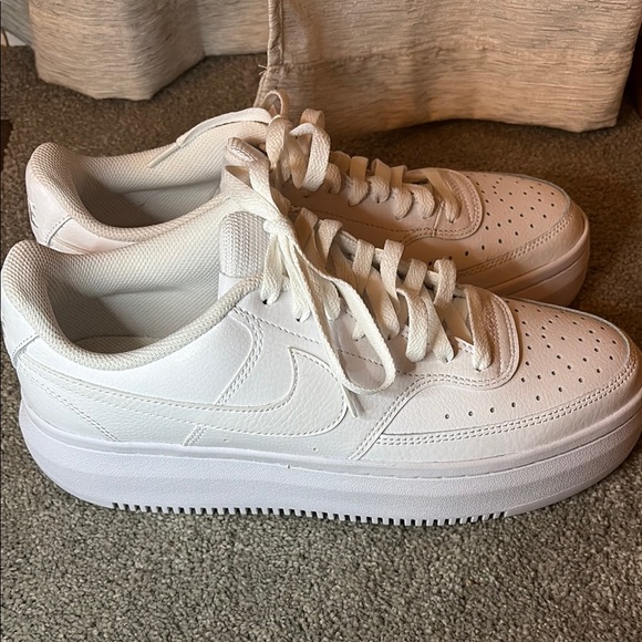 NWOT White Nike Women's Court Vision Alta Low Sneakers Size 11 - Picture 4 of 6